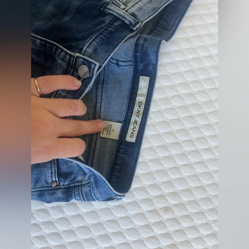 DKNY jeans - Picture 2 of 5